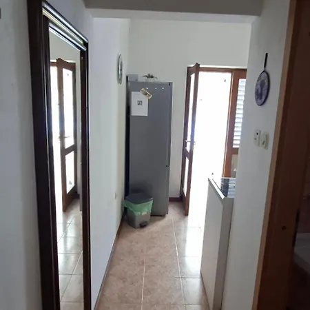 Karuza Rukavac Vis