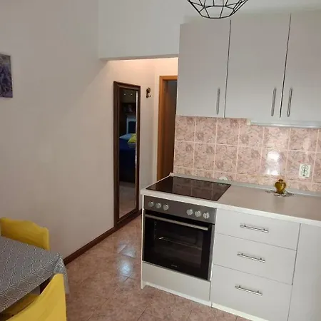 Karuza Rukavac Вис